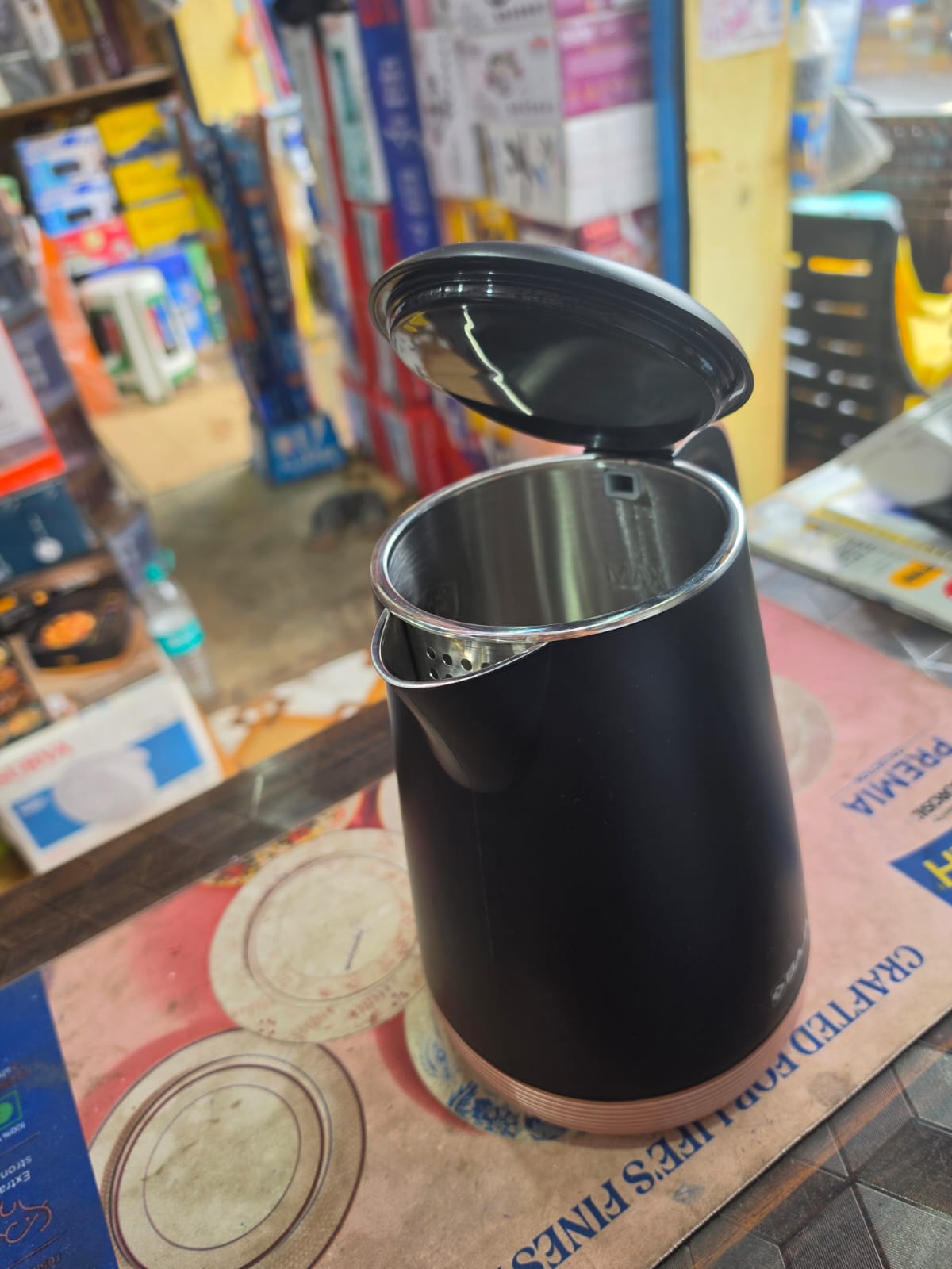 BAJAJ KTP 1.7 GOLD ELETRIC KETTLE  (1.7 L, Gold, Black)